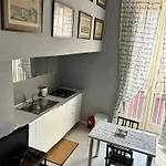 Central Charming House At Naples