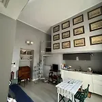 Central Charming House At Naples
